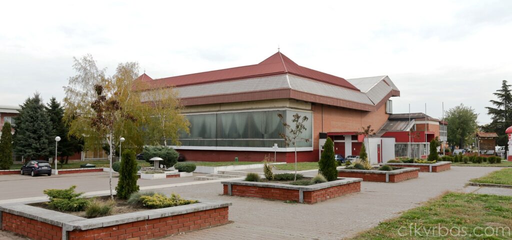 Centar za fizičku kulturu Drago Jovović — ulaz u objekat, Vrbas