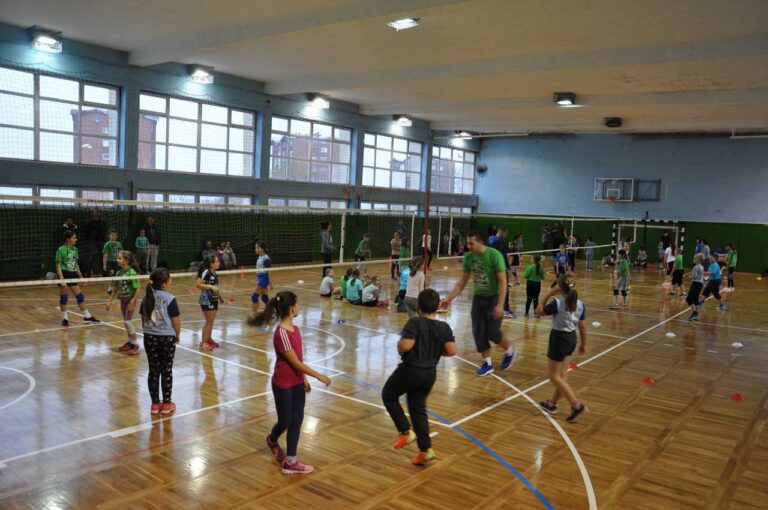 Odbojkaški klub Lucky Star — trening u sali, Beograd (Zvezdara)
