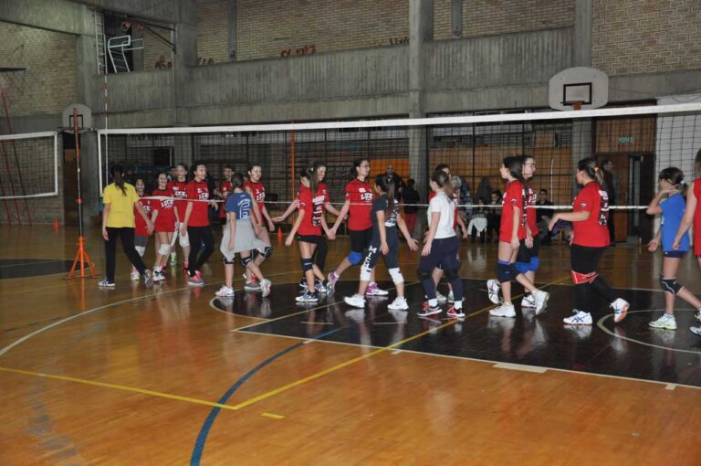 Odbojkaški klub Lucky Star — trening u sali, Beograd (Zvezdara)
