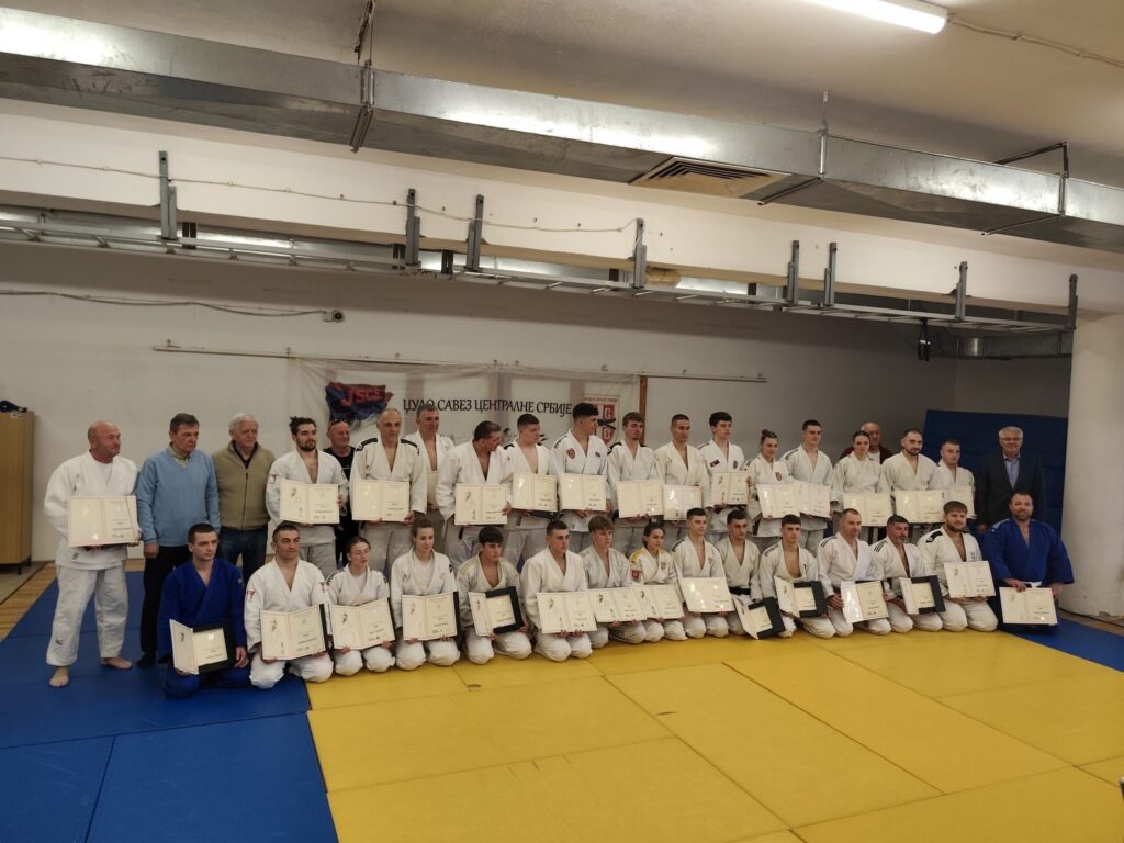 Džudo klub SU „Bulbulder D.L.V.S“ — trening u sali, Beograd