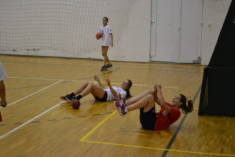 Ženski rukometni klub Metalac 2015 — trening u sali, Valjevo