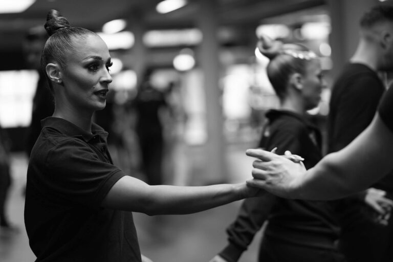 Plesni centar Vračar — trening u sali, Beograd (Vračar)