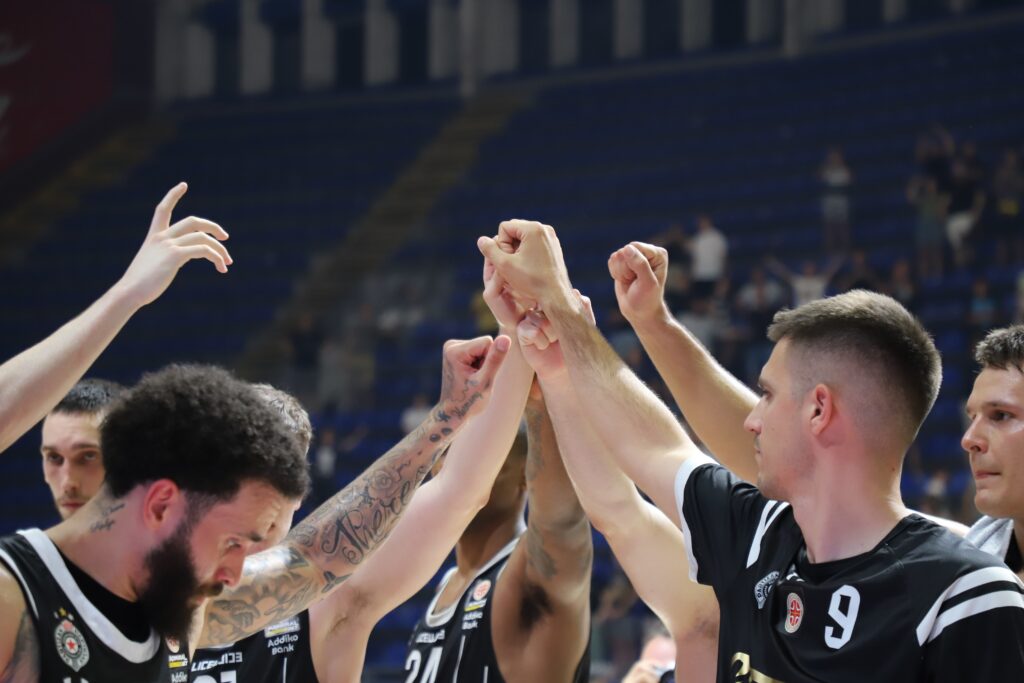 Košarkaški klub Partizan — trening u sali, Beograd (Savski venac)