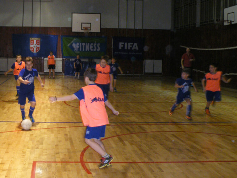 Sportski klub Fitness – Škola fudbala — trening u sali, Kragujevac