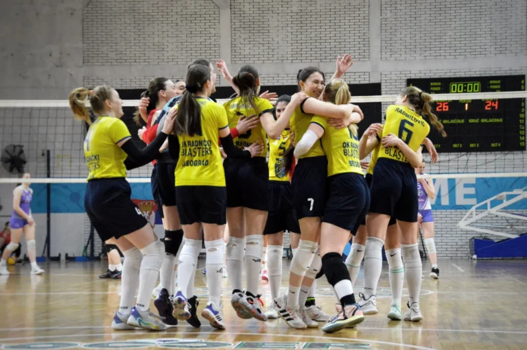 Sportsko društvo Radnički — trening u sali, Beograd (Zvezdara)