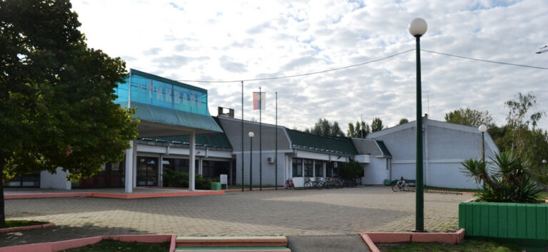 Sportsko rekreativni centar Tikvara — ulaz u objekat, Bačka Palanka