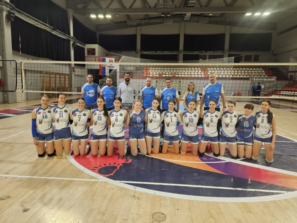 Odbojkaški klub Desetka — trening u sali, Niš