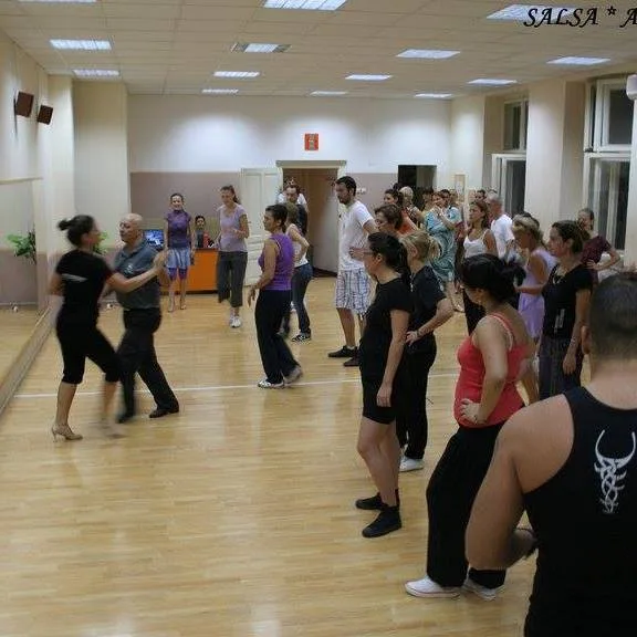 Plesna škola Art of Dance — trening u sali, Beograd (Stari grad)