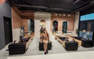 Reformer Pilates Alex Zemun