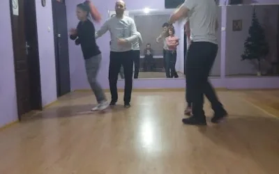 Skola Plesa Salsa Baile Peligroso